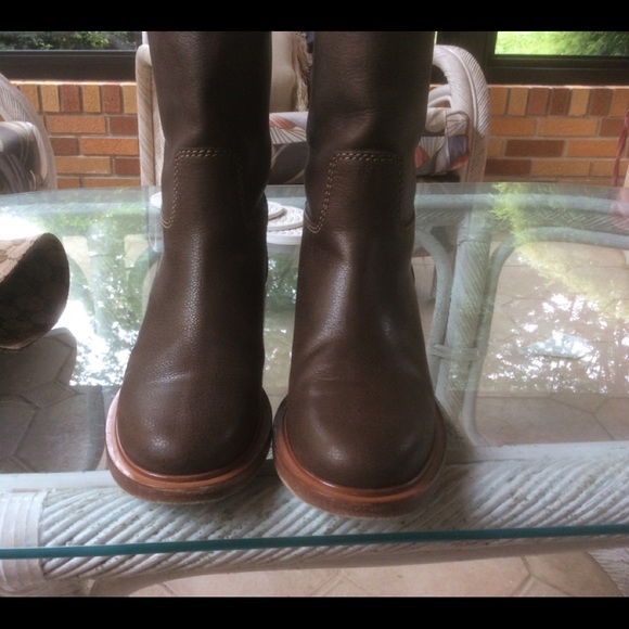 AUTHENTIC Chanel Boots - Picture 6 of 8